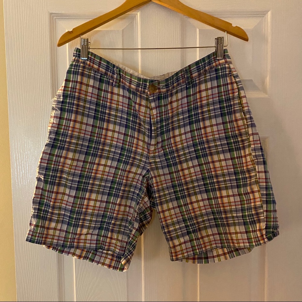 BARELY WORN Vineyard Vines Plaid shorts! Size 32